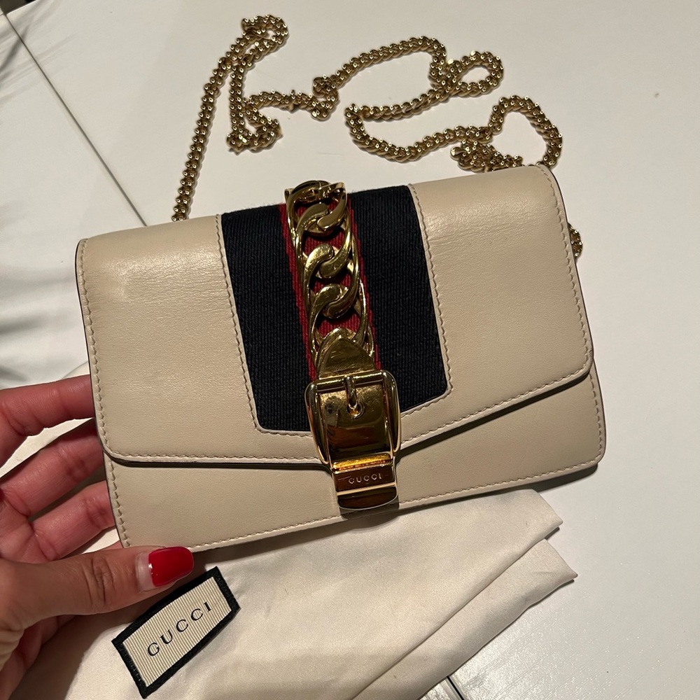 GUCCI
Calfskin Super Mini Sylvie Chain Shoulder Bag White